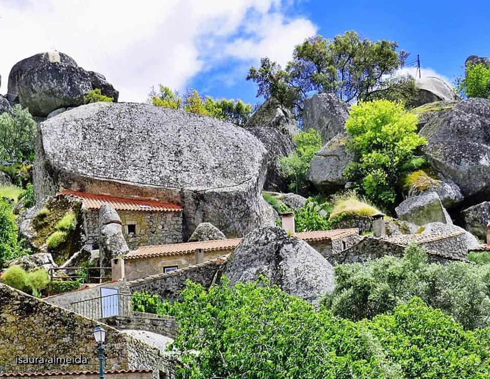 Casa Do Miradouro Villa มอนซานโต ภายนอก รูปภาพ